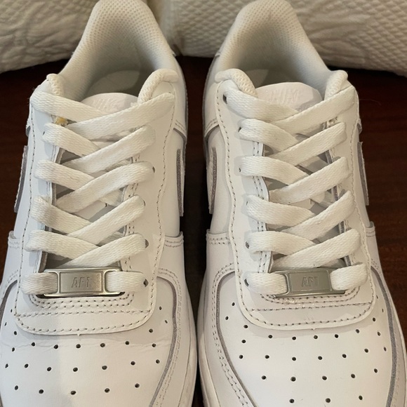 Nike Air Force 1 Leather Sneaker White/White Size 4.5Y/6W - Picture 9 of 11